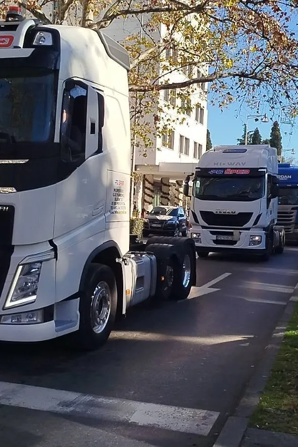 Udruženje prevoznika od ponedjeljka počinje blokadu granice:&nbsp;Moguće nesta&scaron;ice goriva i hrane