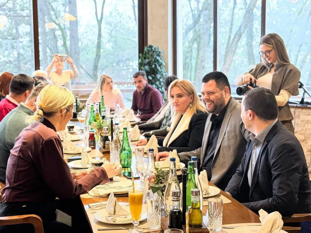 Marko Kovačević i Milica Lalatović&nbsp;Žižić&nbsp;sa predstavnicima medija&nbsp;obilježilI Dan novinara Crne Gore