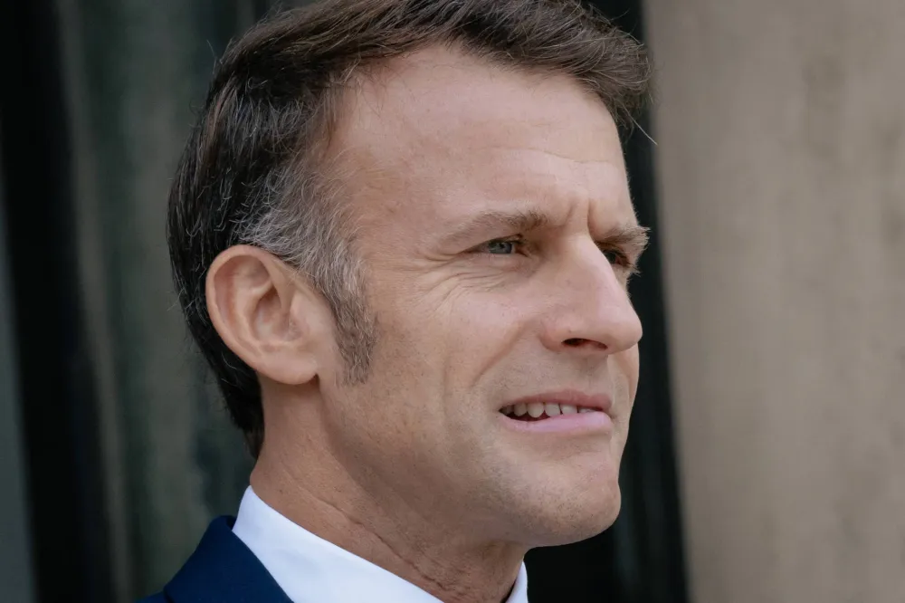 Makron predložio zabranu kori&scaron;ćenja dru&scaron;tvenih mreža za mlađe od 15 godina