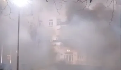   "Varvari" bakljama zasuli zgradu Glavnog grada, traže odlazak Spalevića