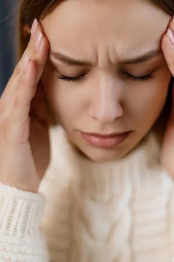 Naučnici objasnili za&scaron;to žene imaju vi&scaron;e migrena nego mu&scaron;karci