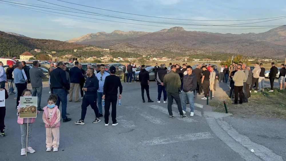 Tuzani traže sjednicu parlamenta posvećenu Deponiji