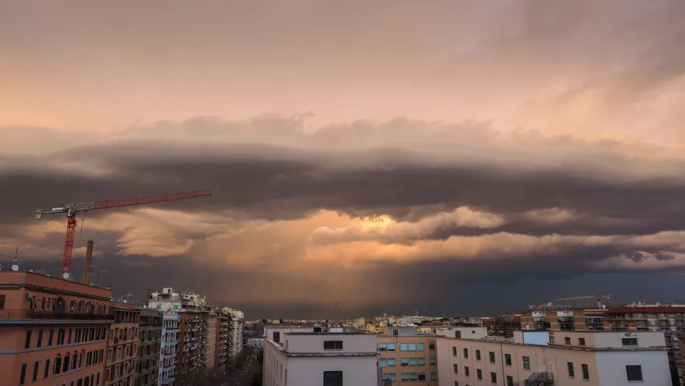 Oluja u Italiji izazvala klizi&scaron;ta i poplave: Na Siciliji evakuisano oko 1.000 ljudi