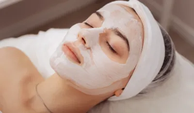 Domaća maska za lice od 3 sastojka: Dubinski hrani kožu i smanjuje bore