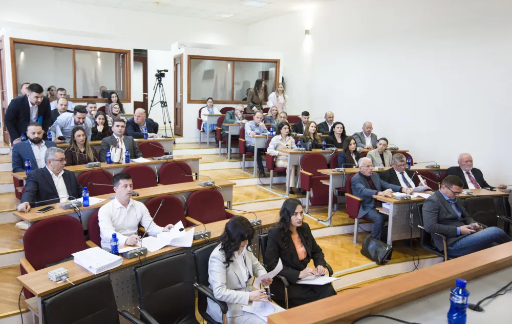 Iz budžeta Op&scaron;tine Tuzi partijama i odbornicima vi&scaron;e nego Vodovodu