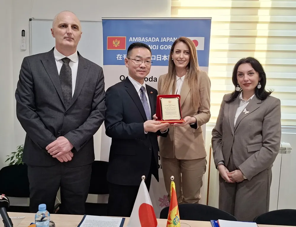 Domu starih "Nik&scaron;ić"&nbsp;​uručeno ambulantno vozilo od vlade Japana