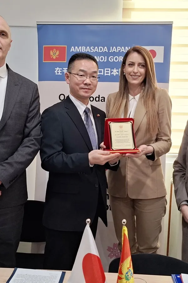 Domu starih "Nik&scaron;ić"&nbsp;​uručeno ambulantno vozilo od vlade Japana