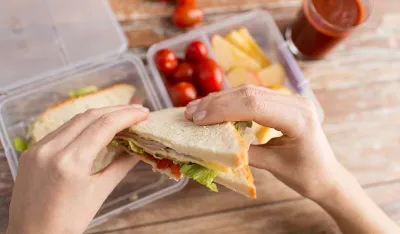 Koje namirnice nije preporučljivo da držite u plastičnim posudama