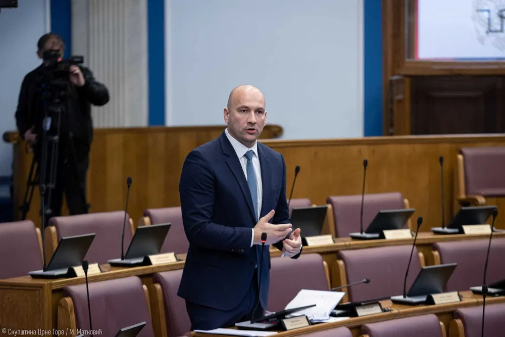 PES predao zahtjev za vanrednu sjednicu parlamenta, tema neradna nedjelja