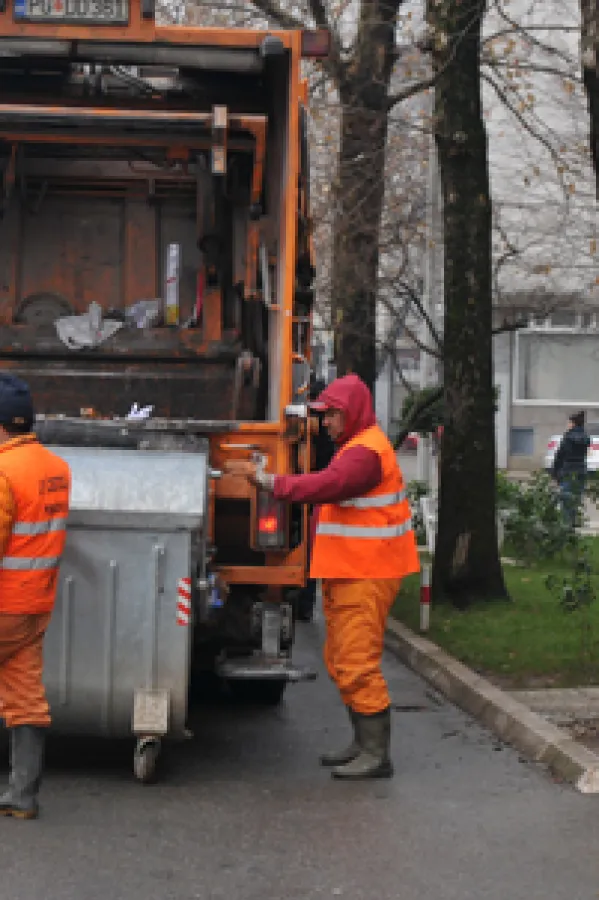U Glavnom gradu dnevno 82 autobusa potro&scaron;e 7 tona, a Čistoća 1,7 tona goriva