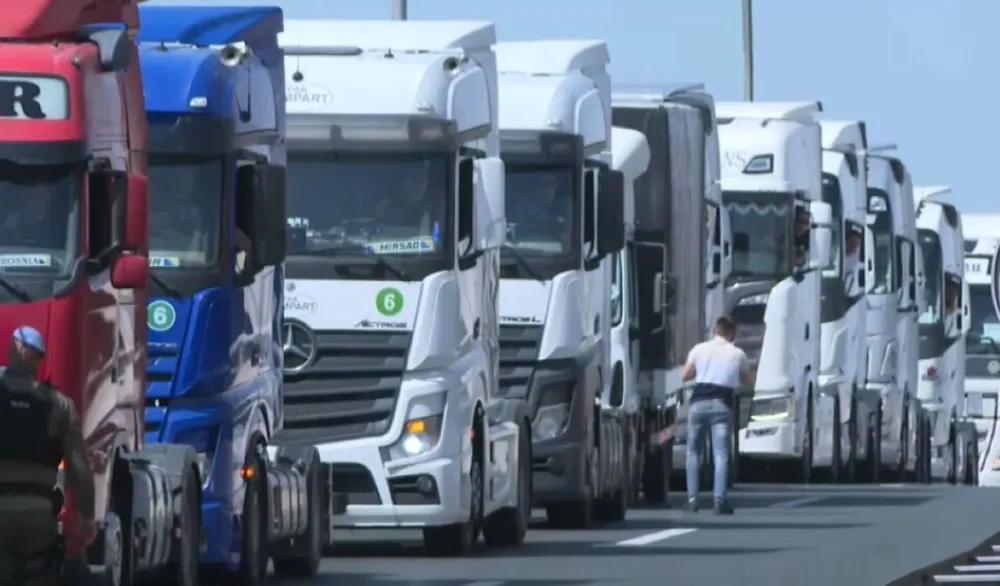 Peti dan protesta prevoznika u Srbiji i BiH: Blokirano vi&scaron;e od 20 graničnih prelaza