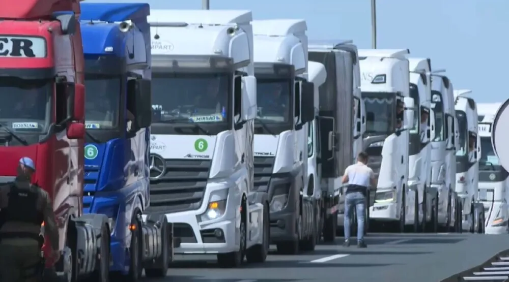 Peti dan protesta prevoznika u Srbiji i BiH: Blokirano vi&scaron;e od 20 graničnih prelaza