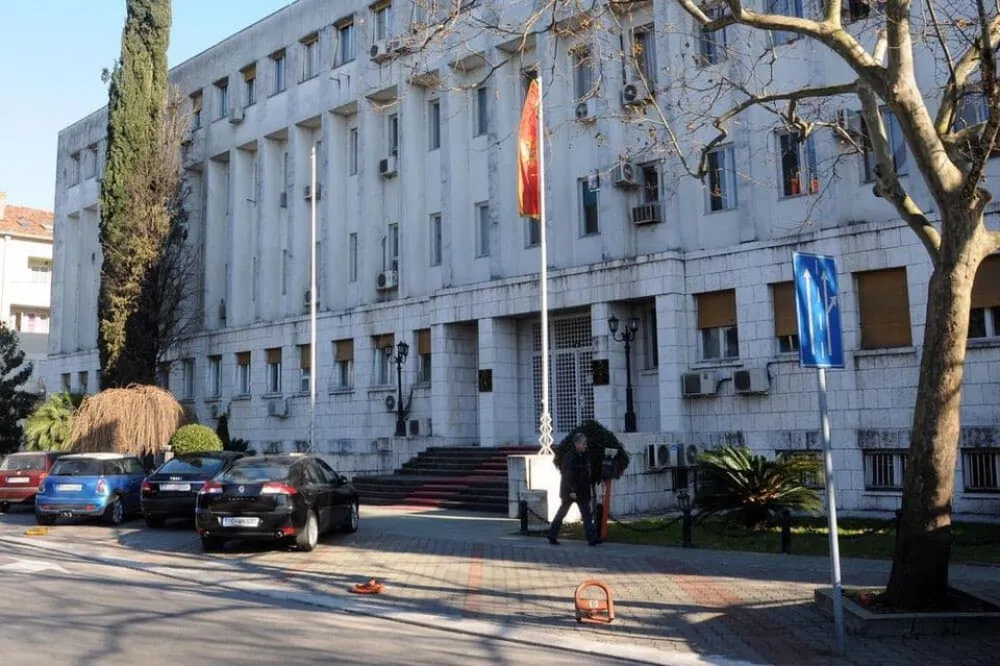 MF: Javne finansije stabilne u 2025, ostvaren suficit tekuće potro&scaron;nje, država ubira vi&scaron;e, tro&scaron;i odgovorno i ulaže u razvoj