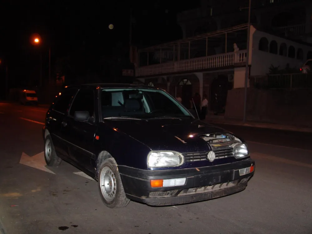 Poražavajuće postupanje policije i tužila&scaron;tva: "Golf" iz kojeg je pucano na Du&scaron;ka Jovanovića ostavljen da trune