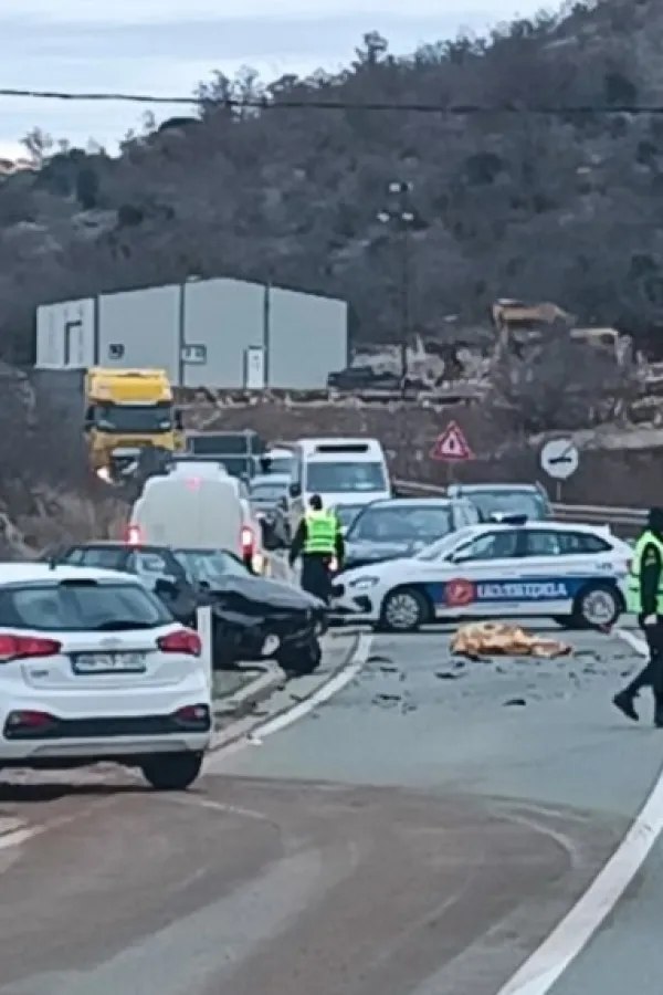 Udes na putu Podgorica-Cetinje, povrijeđena jedna osoba