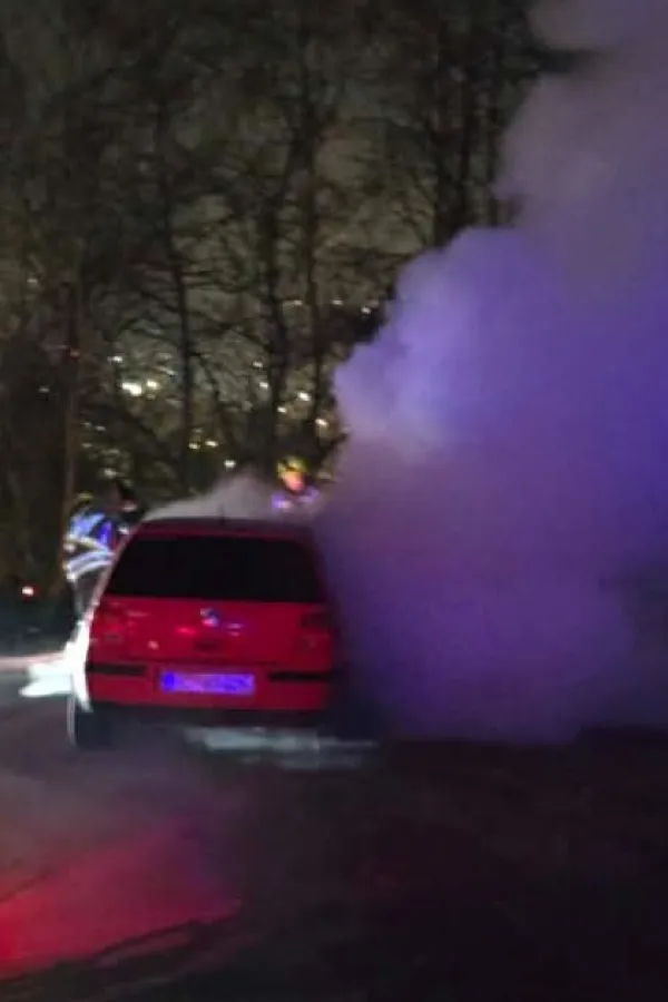 Bijelo Polje: Automobil se zapalio tokom vožnje