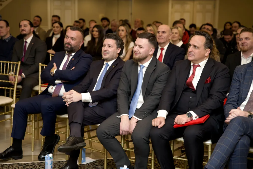 Abazović sa dijasporom u Njujorku: Donacije govore koliko brinete o na&scaron;oj zemlji