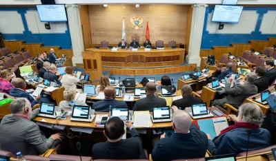 Alternativa: Za 35 minuta usvojili 25 zakona, obesmi&scaron;ljava se uloga Skup&scaron;tine