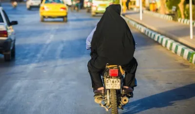 U Iranu žene od sada imaju pravo da voze motocikle i skutere
