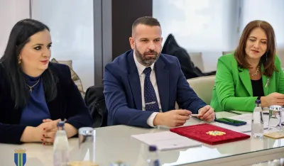  Raičević sa ministarkom Ni&scaron;ić i direktorom Zavoda za zapo&scaron;ljavanje Perčobićem 