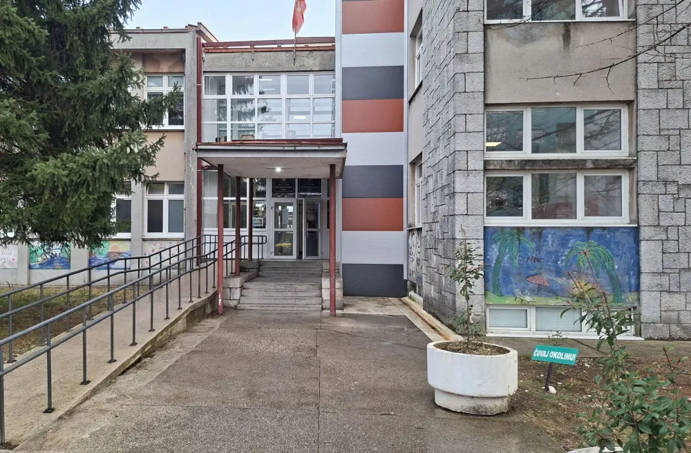 Epilog tuče u nik&scaron;ićkoj &scaron;koli: Dvije učenice dobile ukor, treća jer je snimala