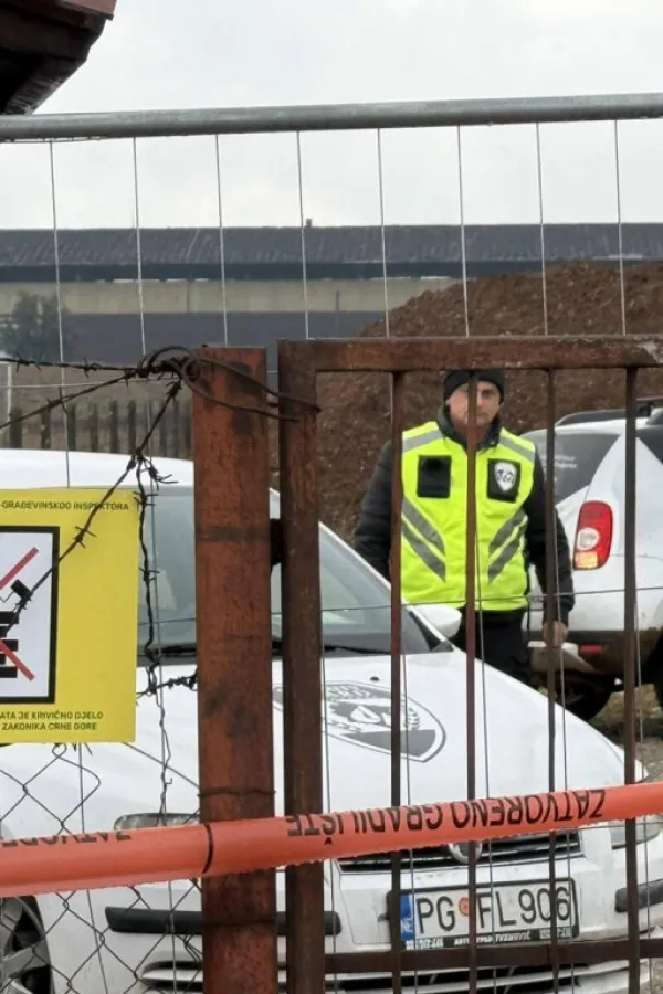 Blokada traje, traže i kontrolu glavnog projekta kolektora