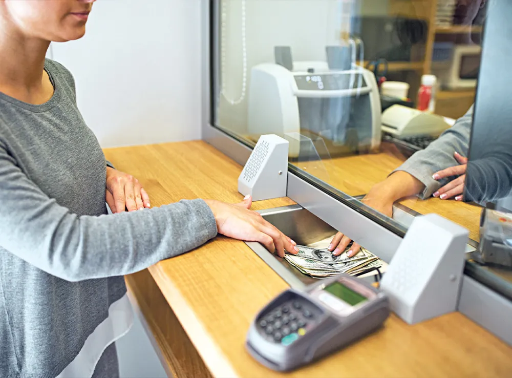 "Pala" bankarka iz Novog Sada: Sa računa klijenata pokrala vi&scaron;e od 80.000 eura