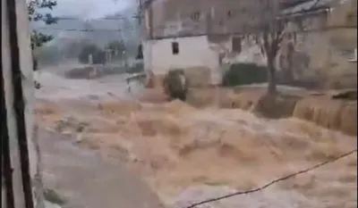 Poplave u &Scaron;paniji napravile vodopade: Bujice se slivaju niz zidine evakuisanog grada