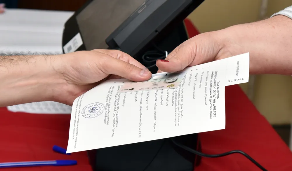 Partije daleko od dogovora, građani se ne pitaju