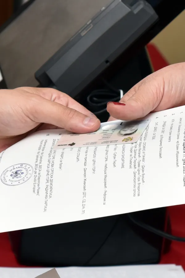 Partije daleko od dogovora, građani se ne pitaju
