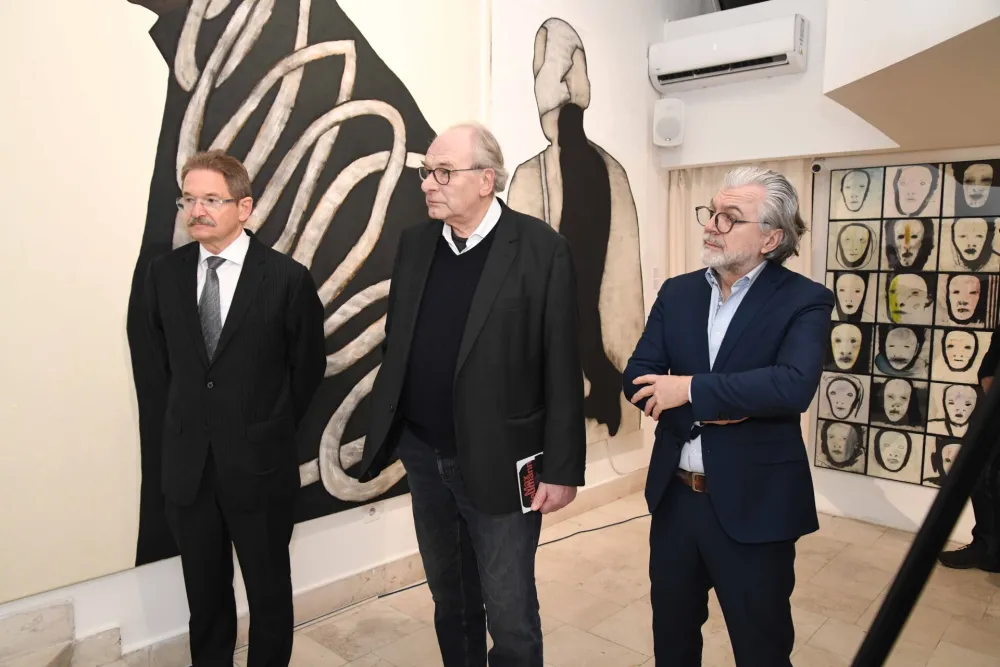 Pitanje i kontrapitanje linijom i bojom