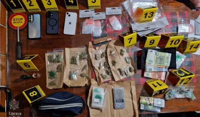 Uhap&scaron;en Podgoričanin: Pronađena pakovanja marihuane, novac, policijska palica, noževi, elektro&scaron;oker