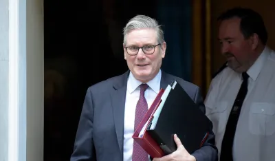 Opstanak Starmera na vlasti pod znakom pitanja, policija pretresla objekte lorda Mendelsona