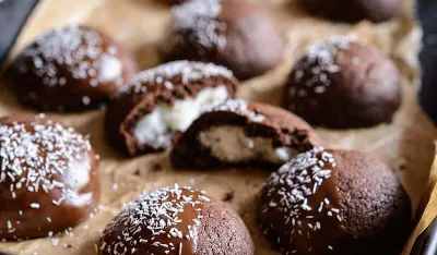 Napravite neodoljive čokoladne keksiće punjene kokosom