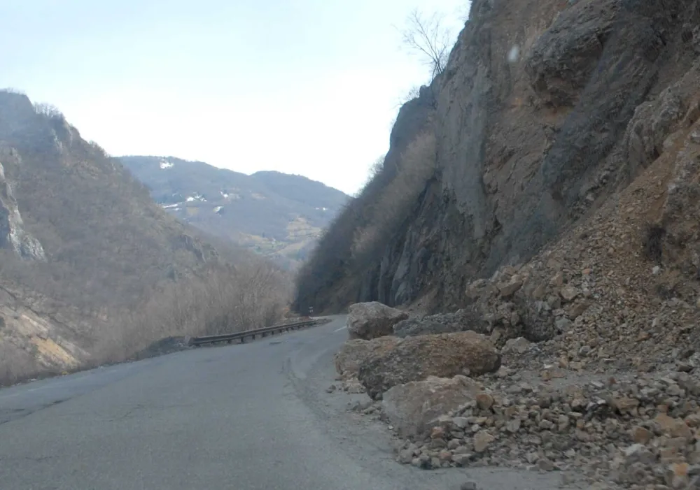 Iz AMSCG savjetuje oprez vozačima: Mogući sitniji odroni