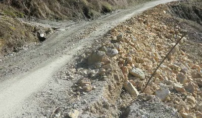 Na saobraćajnici Andrijevica &ndash; Konjuhe: Klizi&scaron;te ugrozilo put