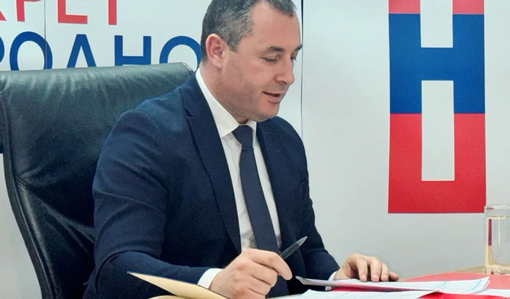 &Scaron;ćekić: Javni servis da u svojim programima uvede ćirilicu kao ravnopravno pismo