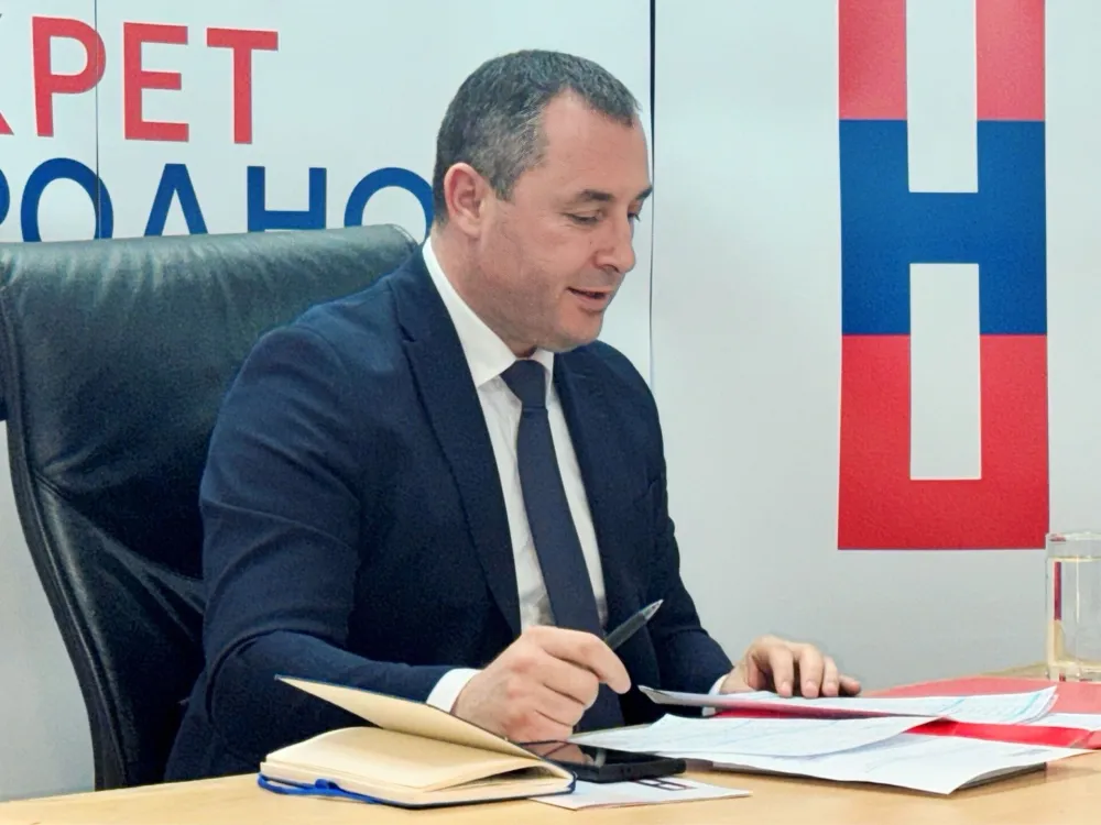 &Scaron;ćekić: Javni servis da u svojim programima uvede ćirilicu kao ravnopravno pismo