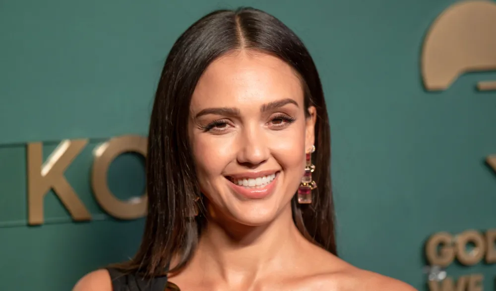 (FOTO) Džesika Alba i u petoj deceniji izgleda kao djevojčica