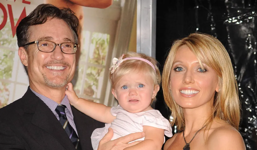 (FOTO) Pukao brak zbog Epstina: Pjevačica se razvodi, muž se dopisivao sa njim