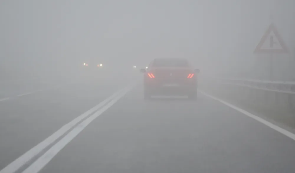 Vozači oprez: Po kotlinama mogući odroni i pojava magle