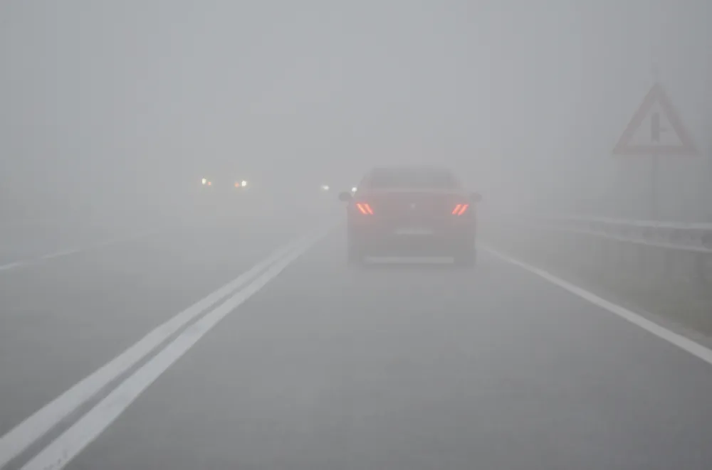Vozači oprez: Po kotlinama mogući odroni i pojava magle