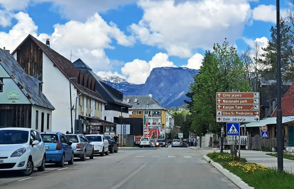 DPS Žabljak: Isticanje trobojke najnovija provokacija Mandića, Durmitorska inicijativa ucjenom primorana da glasa