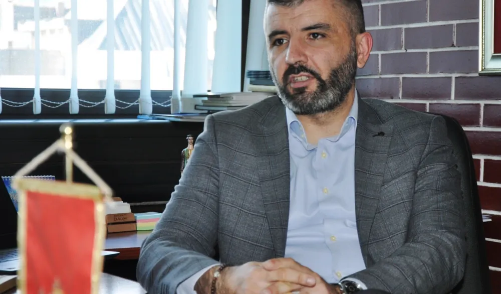 Žugić: Državna zastava je centralni simbol &ndash; uz nju samo crnogorska trobojka sa grbom iz perioda Kraljevine Crne Gore