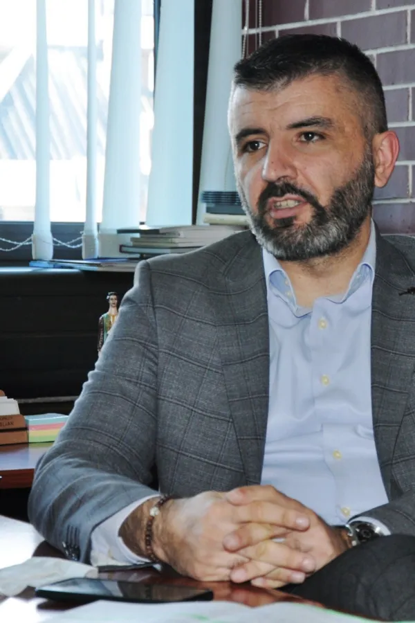 Žugić: Državna zastava je centralni simbol &ndash; uz nju samo crnogorska trobojka sa grbom iz perioda Kraljevine Crne Gore