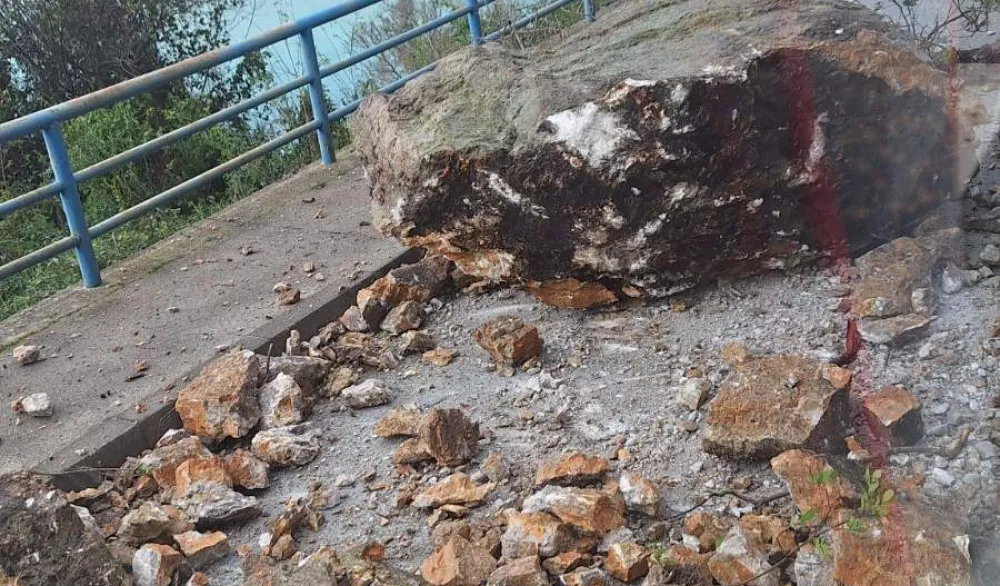 Odron kod Jaza, saobraća se naizmjenično