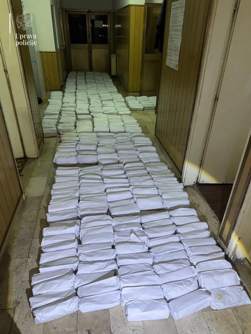 (VIDEO/FOTO) U Tuzima zaplijenjeno 255 kg duvana vrijednog 23.000 eura, uhap&scaron;ene dvije osobe