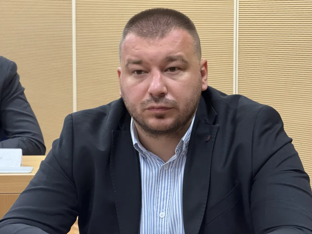 Milo&scaron; Krstović,  Sjednica skup&scaron;tine Glavnog grada 28. avgust