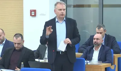 Срђан Перић у градском парламенту 