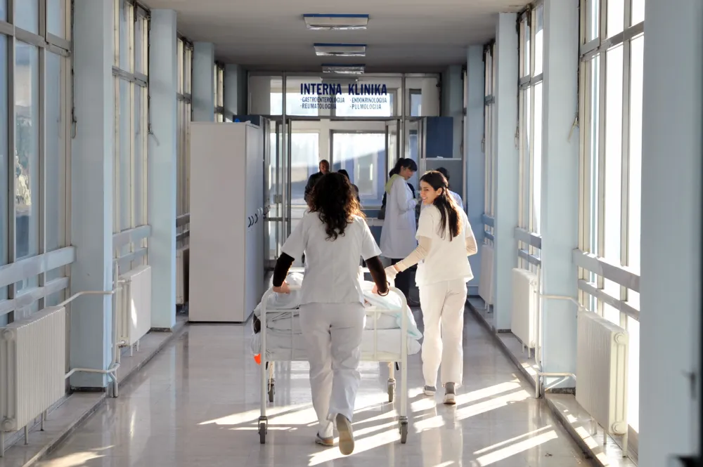 Novi kolektivni ugovor za zdravstvo "istorijska prevara": Medicinskim sestrama plate veće za 30 eura?